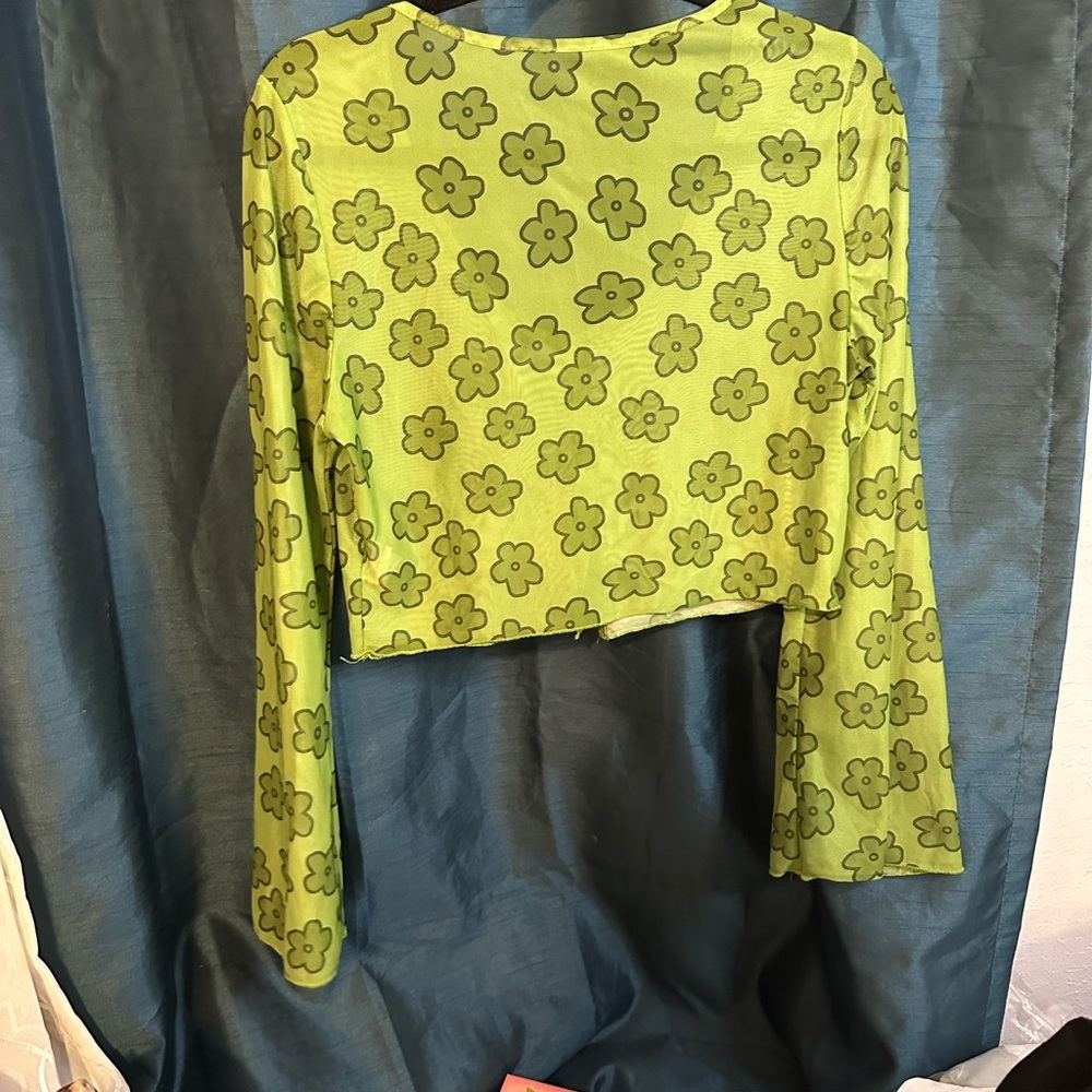 Floral Green Button-Up Crop Top - Picture 4 of 4